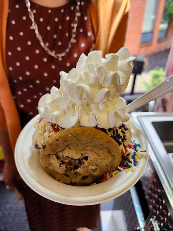 Huge Ice Cream Sundae in Pittsburg PA